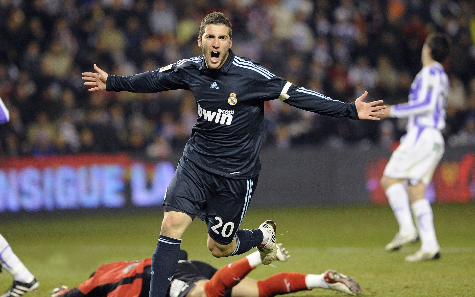 克罗地亚意大利激战无决,欧预赛积分悬殊,意大利对克罗地亚历史足球比赛